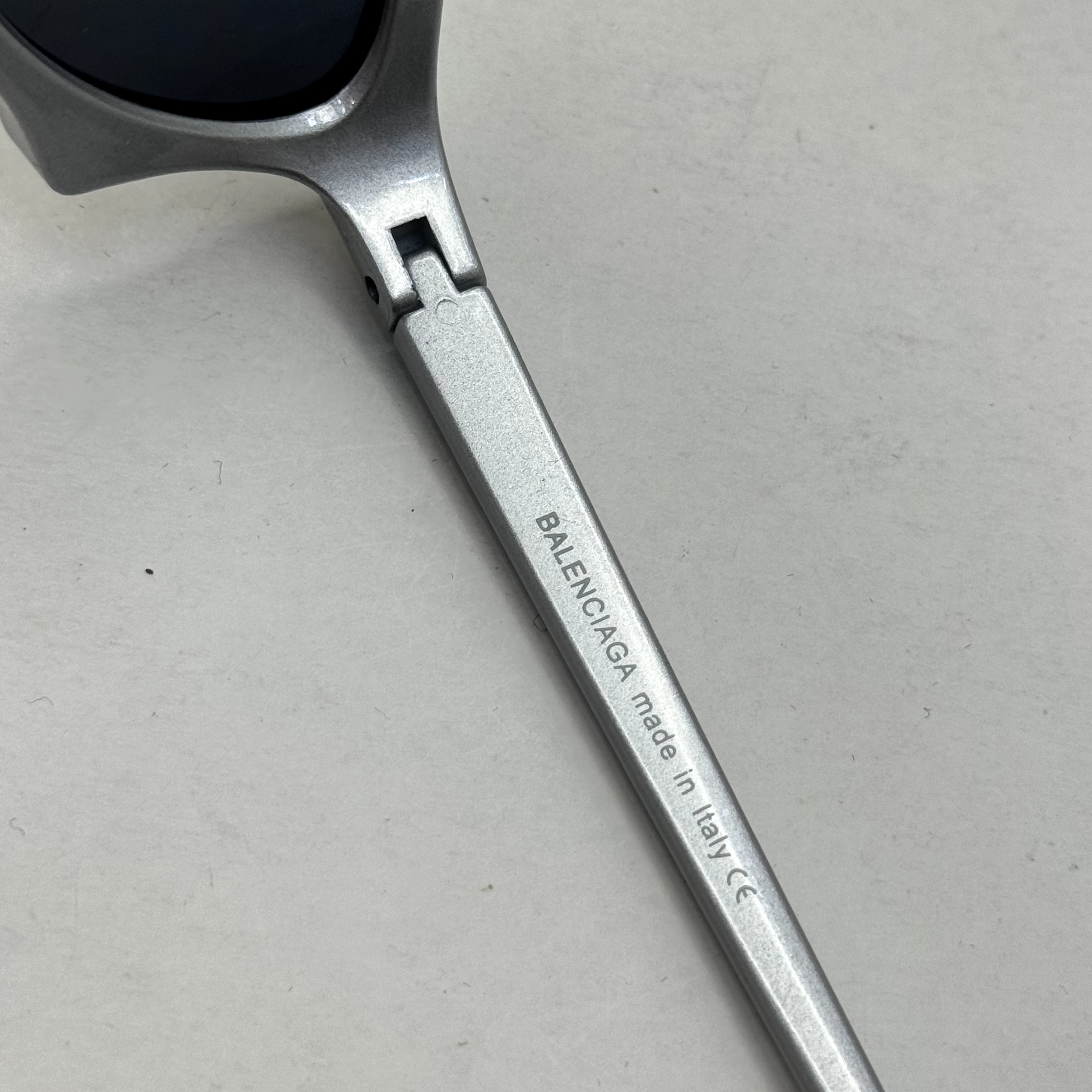 عینک آفتابی بالنسیاگا BALENCIAGA نقره ای مشکی کد SA619 - عینک ترند