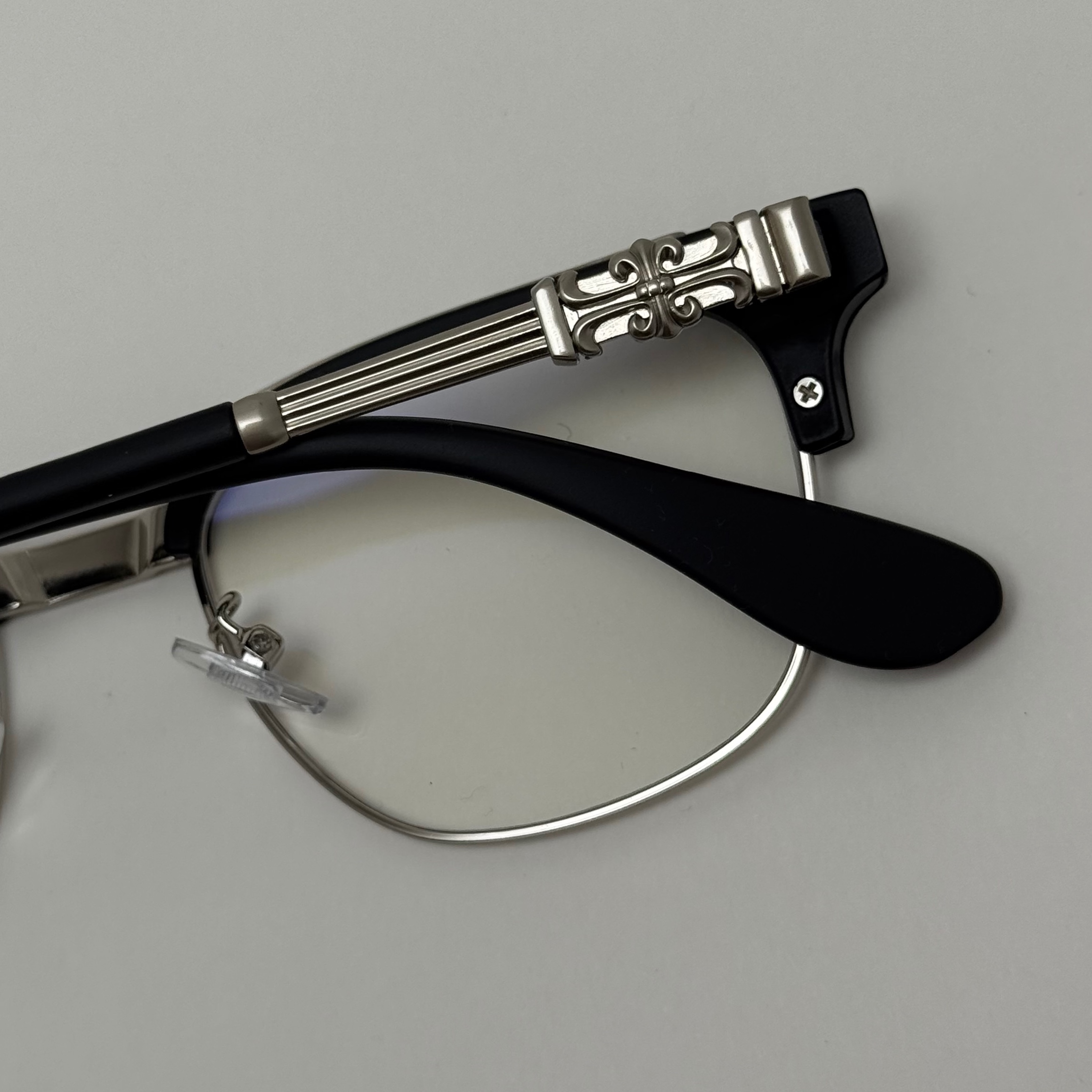 عینک بلوکات کروم هارتز کلاب مستر مشکی نقره ای Chrome Hearts 9217 - کیفیت مستر