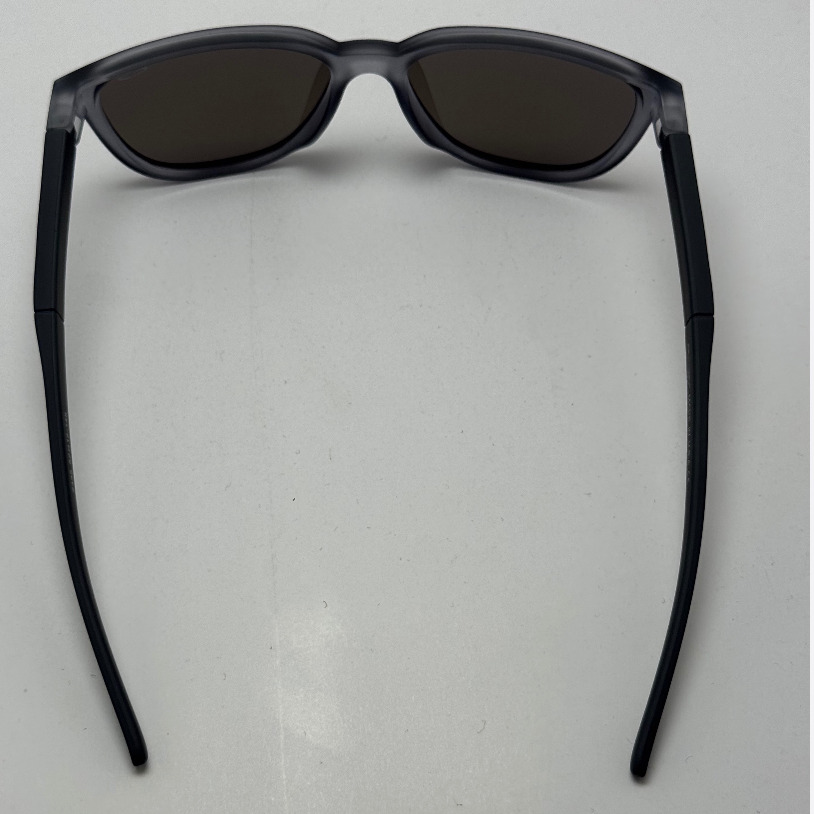 عینک آفتابی اوکلی سبک OAKLEY طوسی عدسی آبی آیینه ای کد 2435