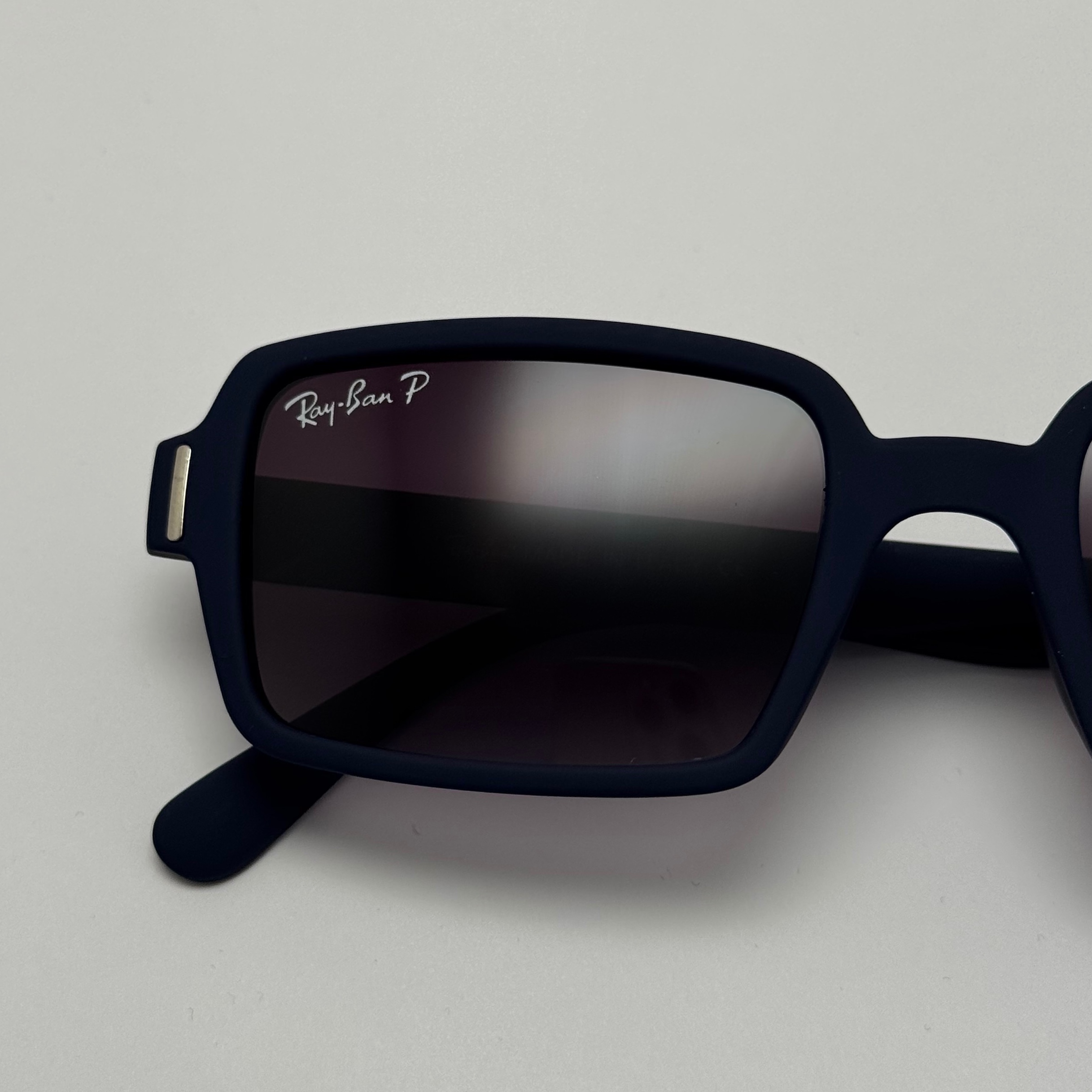 عینک آفتابی پلاریزه ریبن مستطیلی آبی پر رنگ کد rayban RB 2201