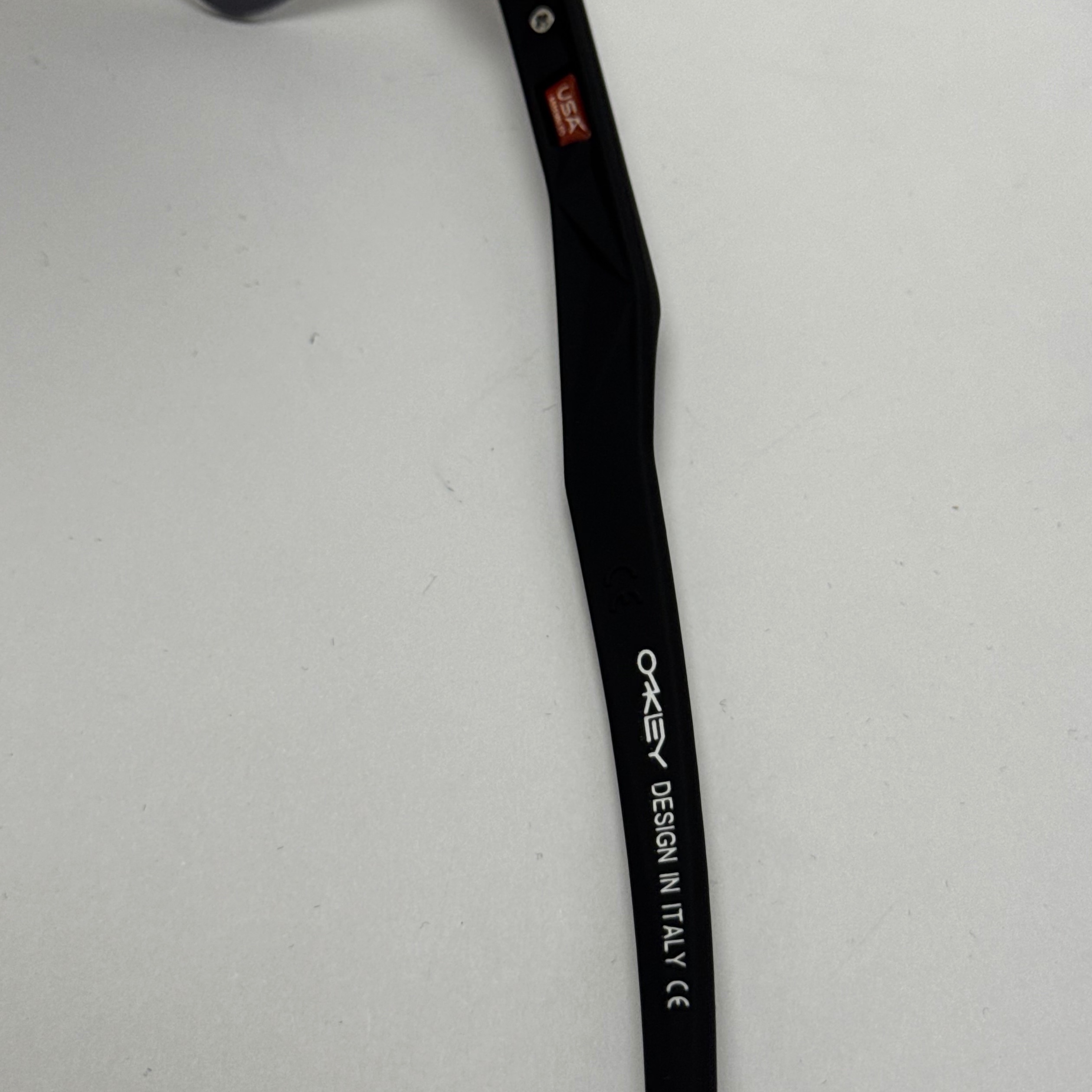 عینک آفتابی اسپرت اوکلی OAKLEY مدل SUTRO فریم مشکی عدسی آبی