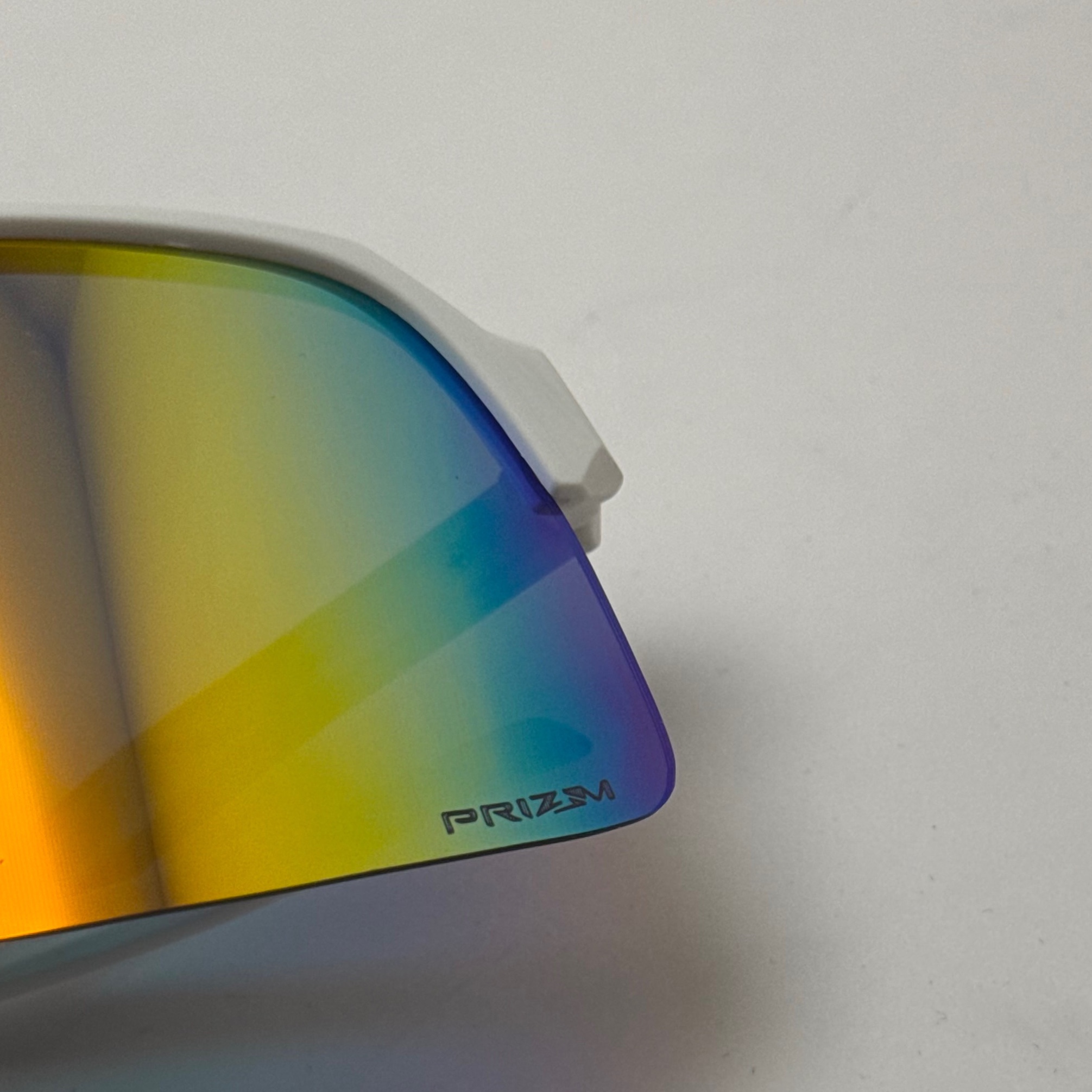 عینک آفتابی اسپرت اوکلی OAKLEY مدل SUTRO فریم سفید عدسی آتیشی