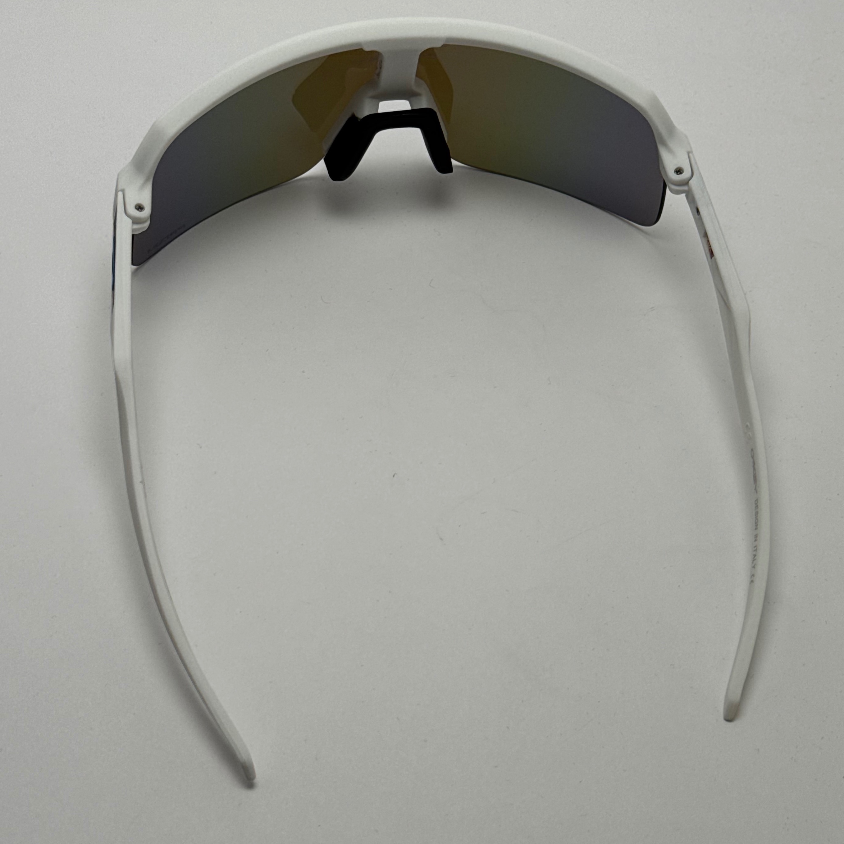 عینک آفتابی اسپرت اوکلی OAKLEY مدل SUTRO فریم سفید عدسی آبی هفت رنگ
