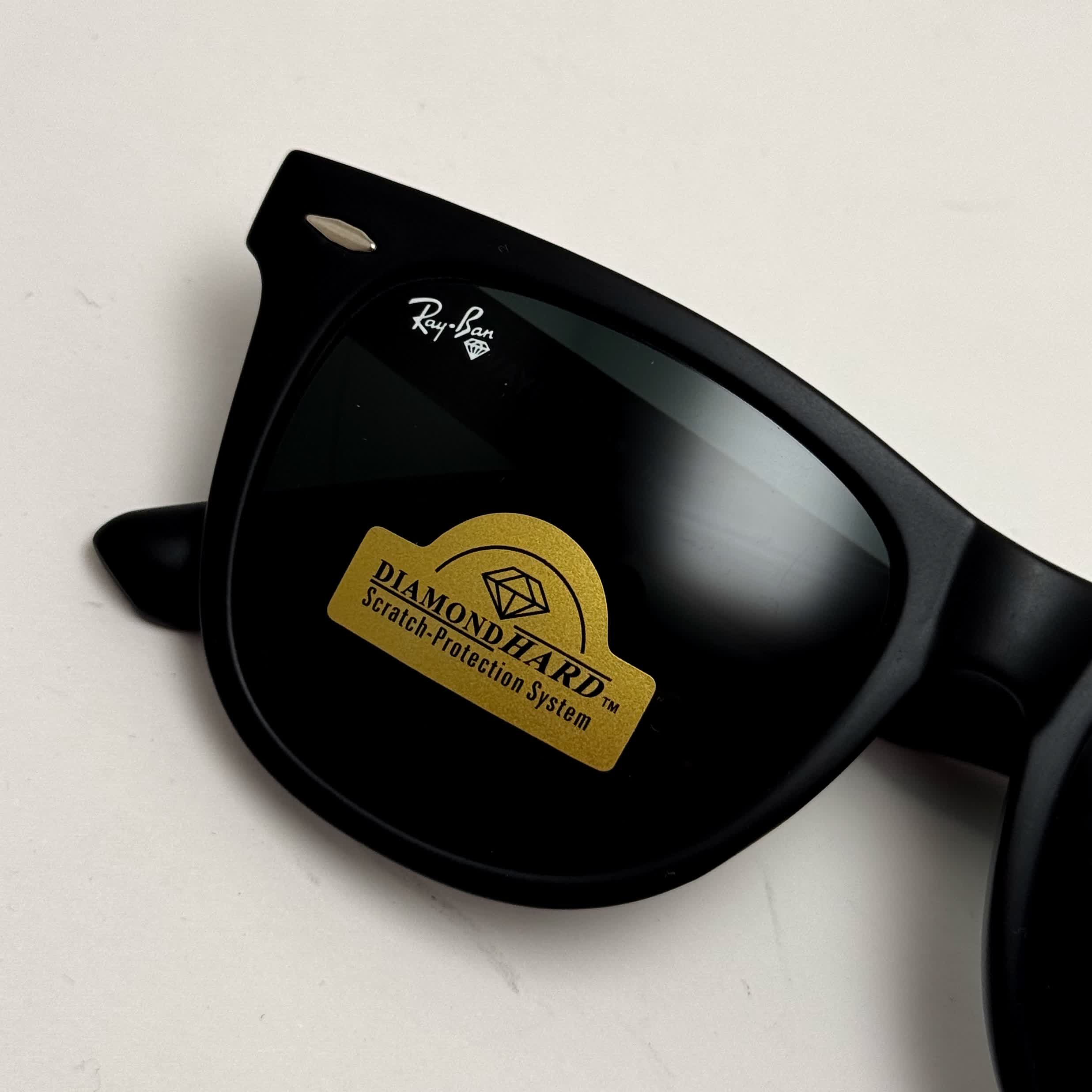 عینک آفتابی ریبن ویفرر شیشه سنگ مشکی که همراه پک کامل ریبن Rayban WAYFARER RB 2140 سایز 54