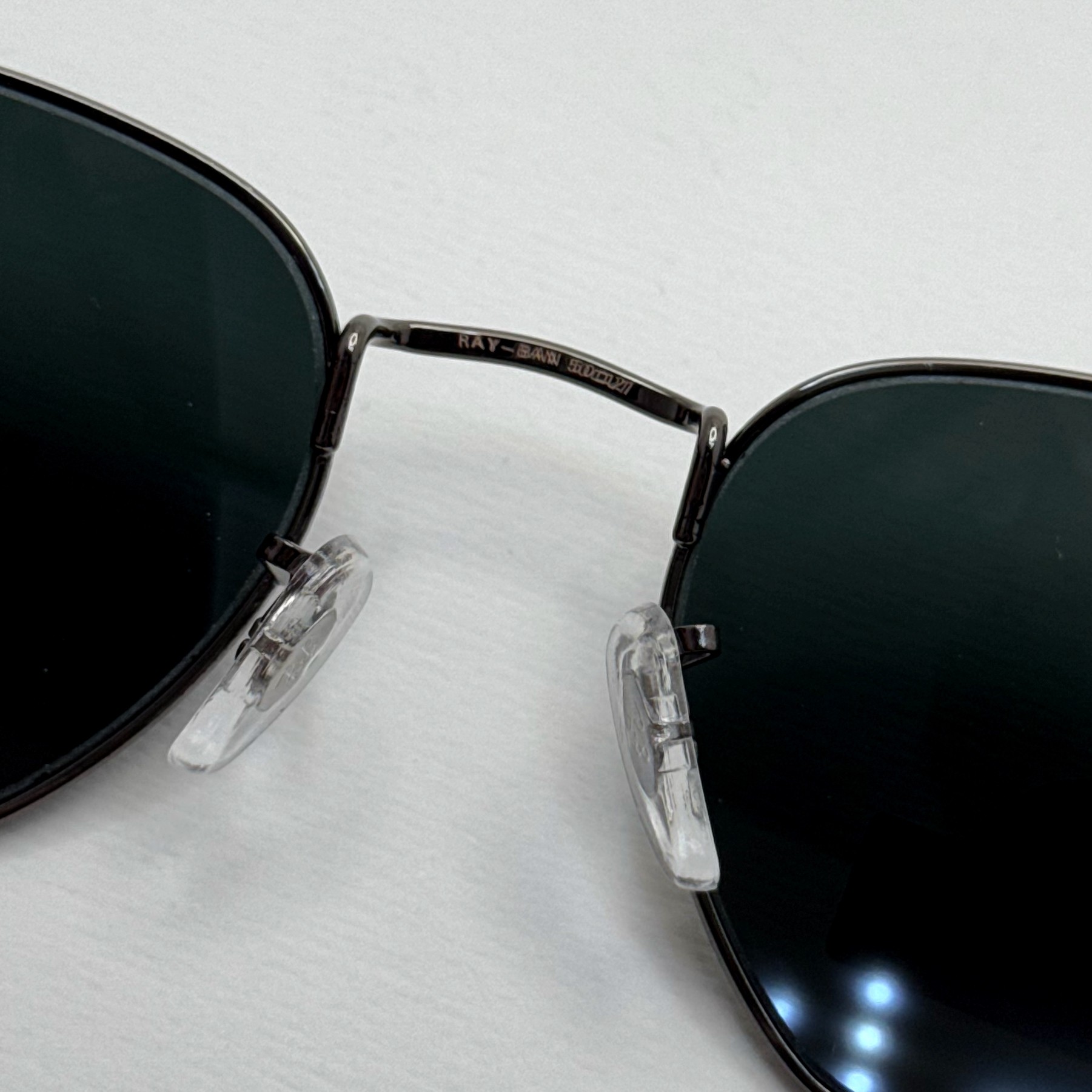 عینک ریبن هگزونال شیشه سنگ فریم نوک مدادی عدسی مشکی به همراه پک کامل ریبن کد Rayban RB 3548