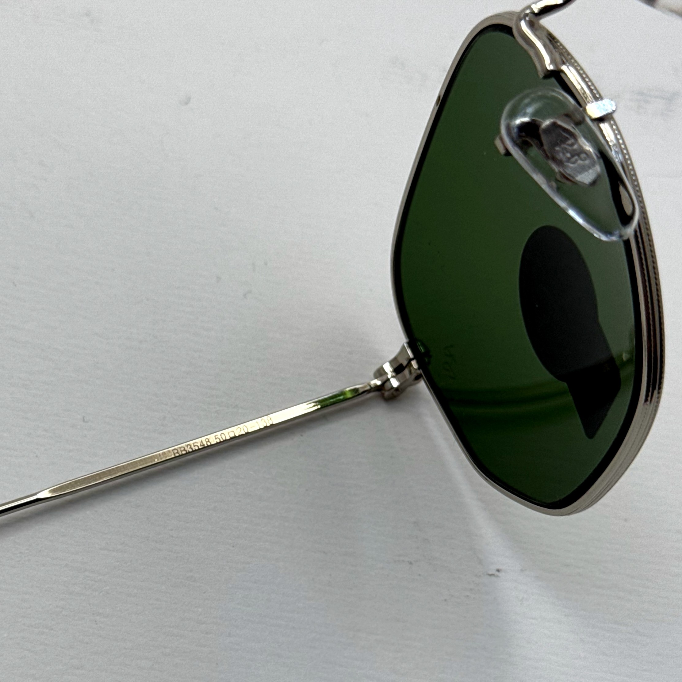 عینک ریبن هگزونال شیشه سنگ سبز فریم نقره ای به همراه پک کامل ریبن کد Rayban RB 3548