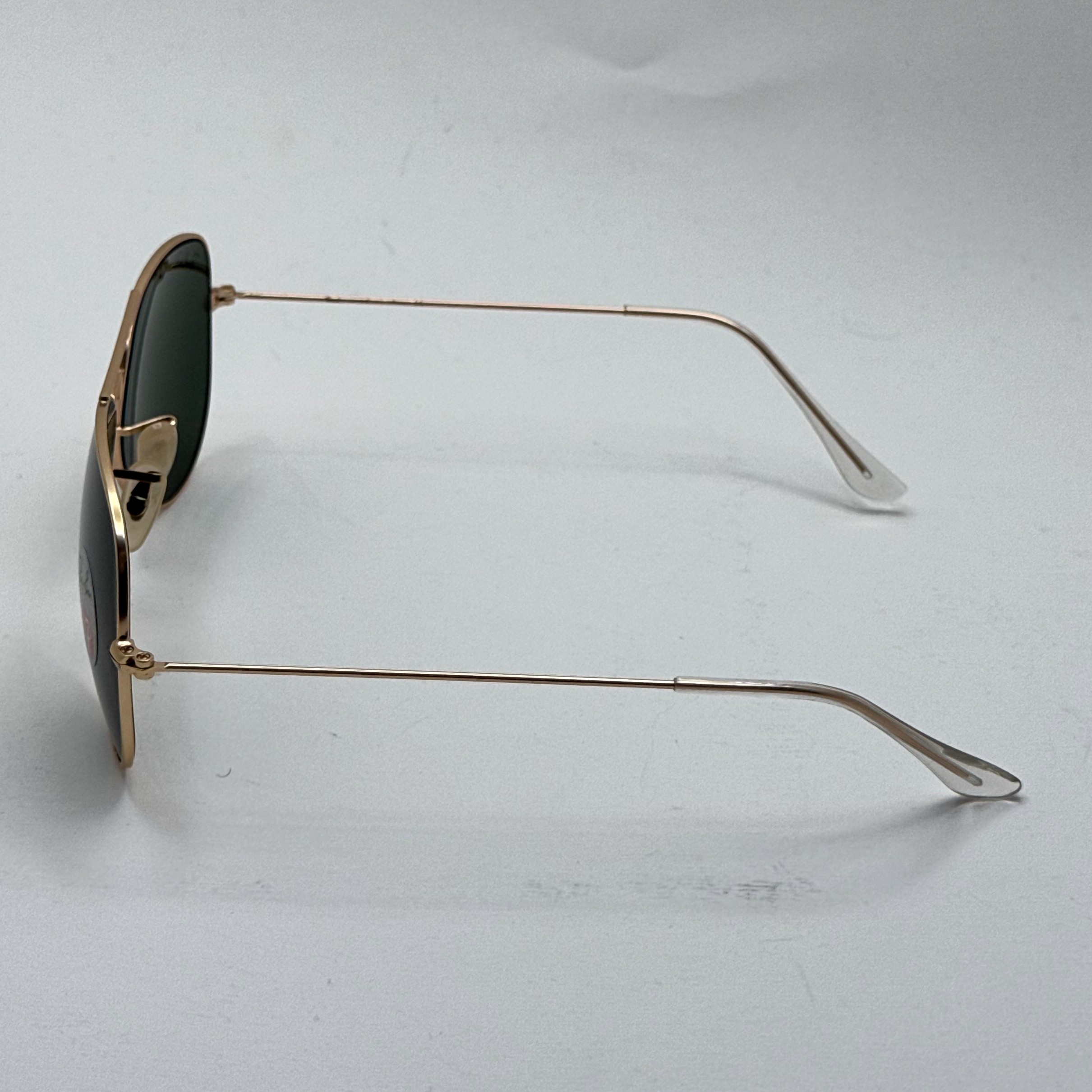 عینک ریبن خلبانی شیشه سنگ پلاریزه سبز با فریم طلایی به همراه پک کامل ریبن کد Rayban RB 3026