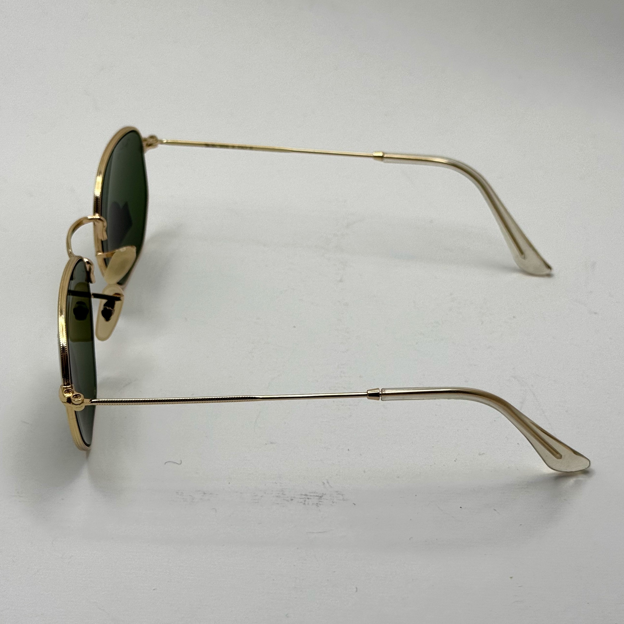 عینک ریبن هگزونال شیشه سنگ سیز فریم طلایی به همراه پک کامل ریبن کد Rayban RB 3548