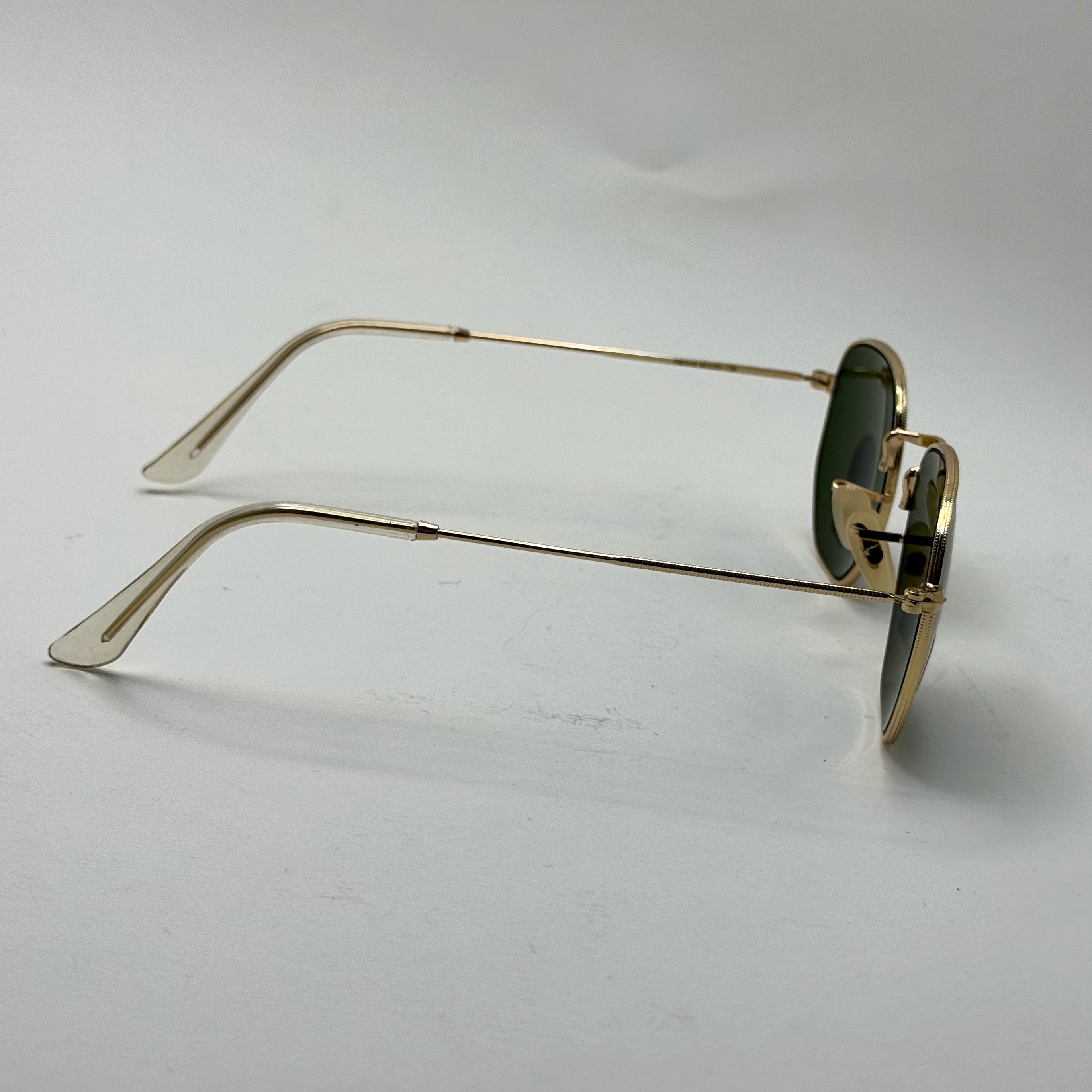عینک ریبن هگزونال شیشه سنگ سیز فریم طلایی به همراه پک کامل ریبن کد Rayban RB 3548
