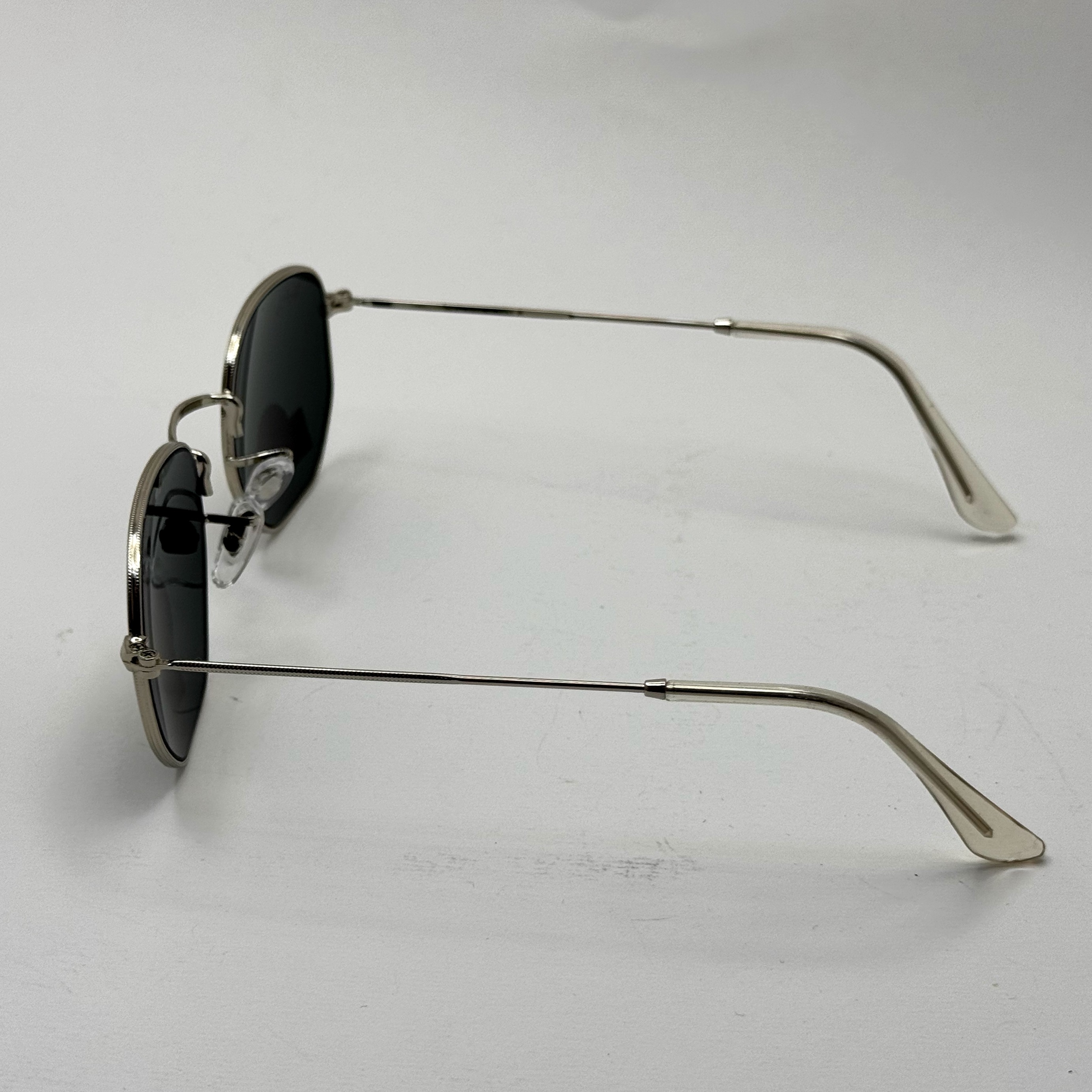 عینک ریبن هگزونال شیشه سنگ مشکی فریم نقره ای به همراه پک کامل ریبن کد Rayban RB 3548