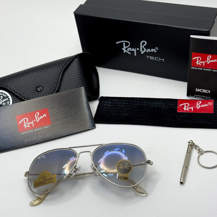 عینک ریبن خلبانی شیشه سنگ آبی هایلایت فریم نقره ای به همراه پک کامل ریبن کد Rayban RB 3025