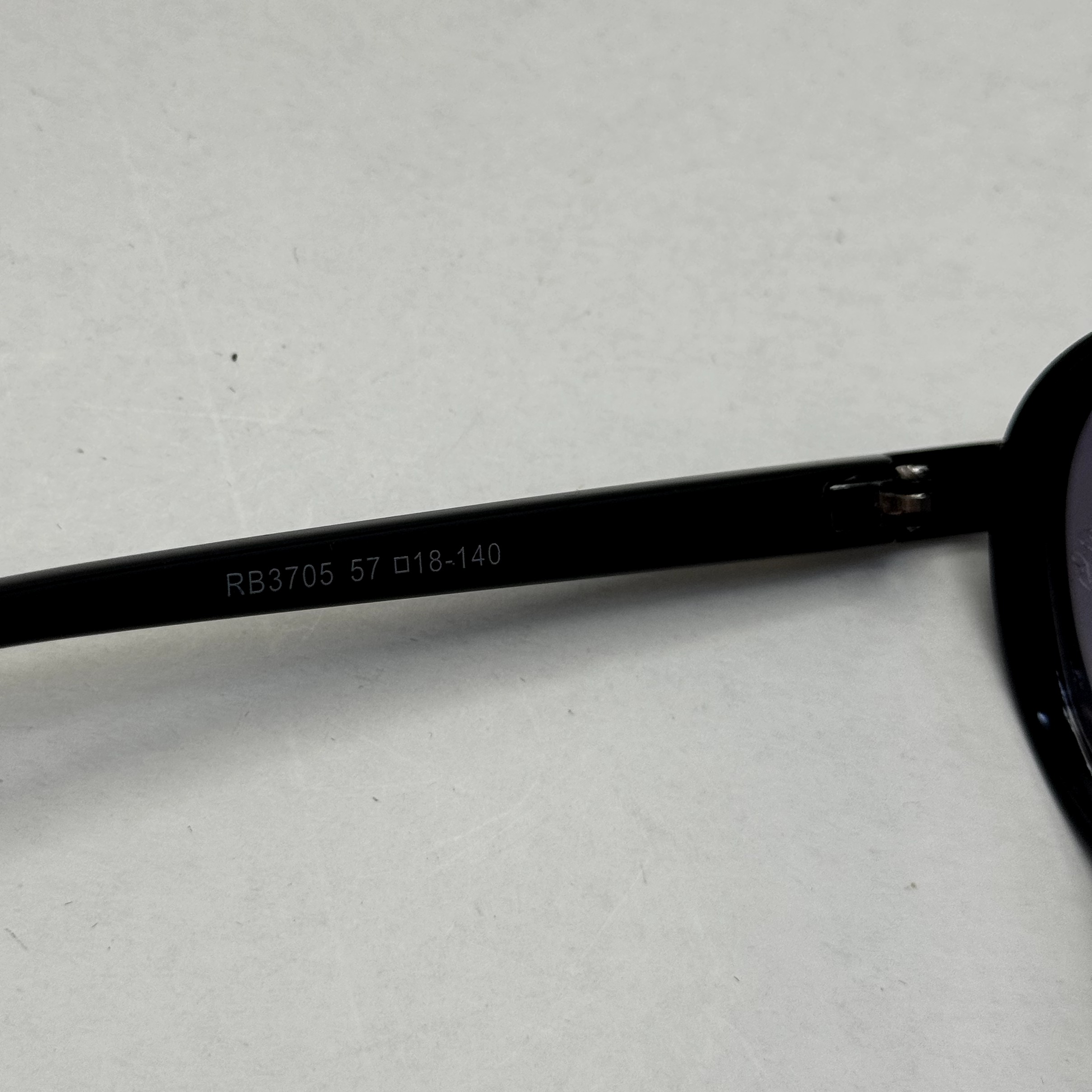 عینک آفتابی گرد ریبن فراری مشکی با پک کاملRayban Ferrari RB3705