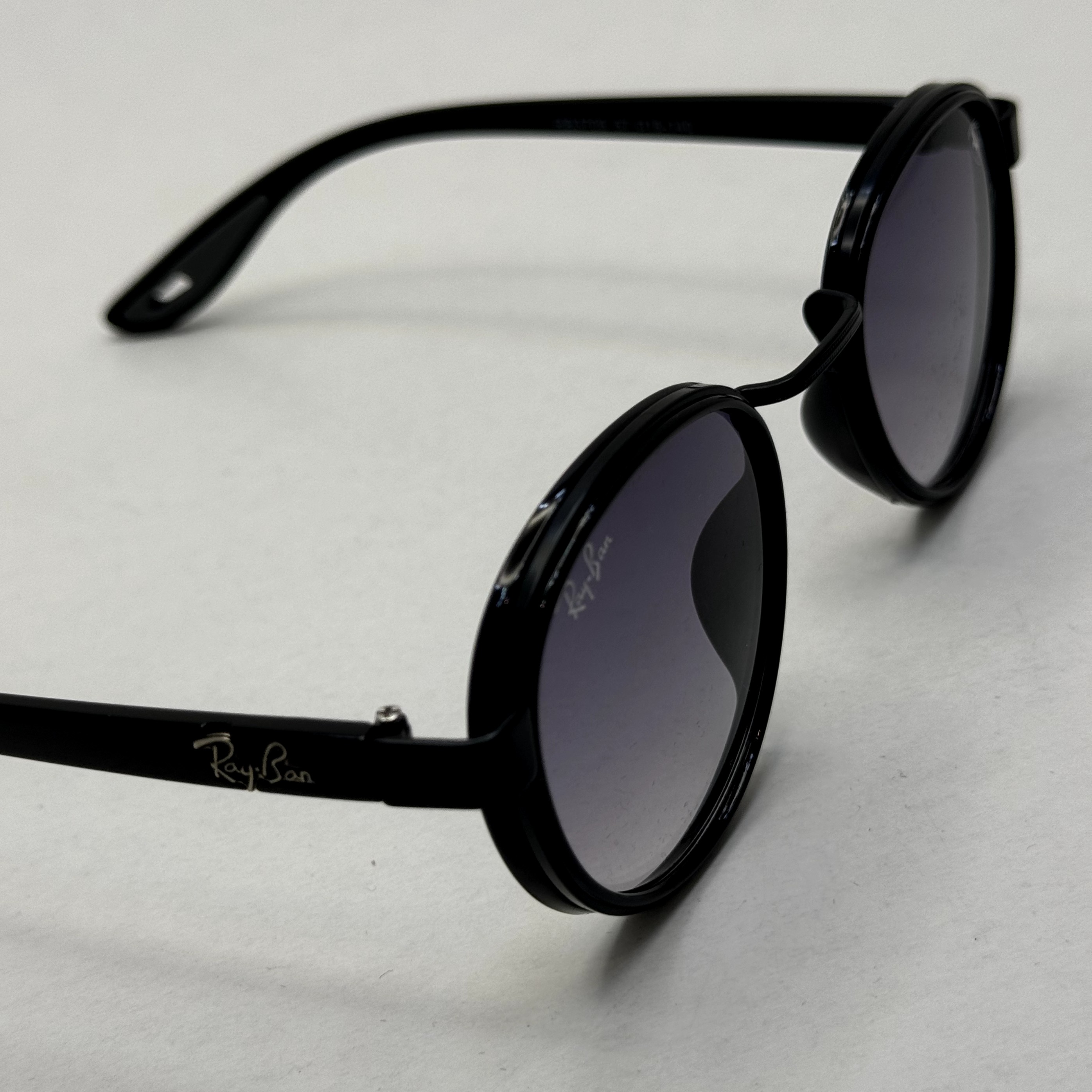 عینک آفتابی گرد ریبن فراری مشکی با پک کاملRayban Ferrari RB3705