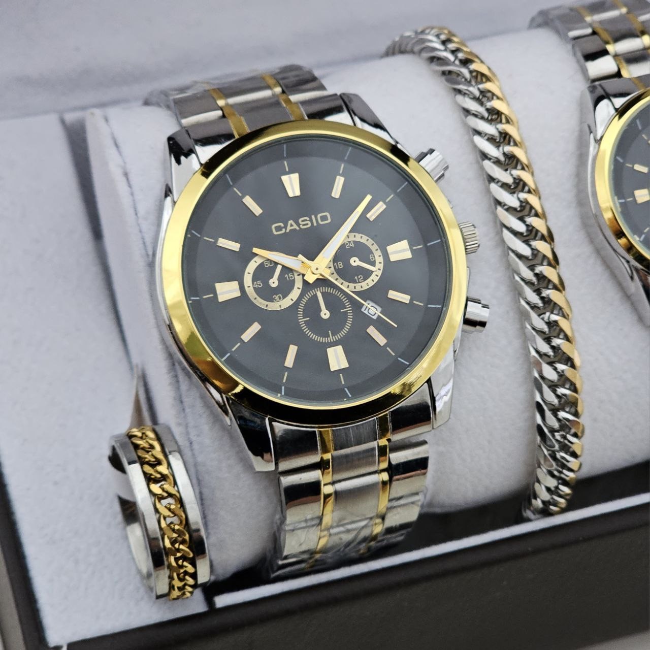 ست ساعت مردونه و زنونه کاسیو casio با دستبند و انگشتر ست صفحه مشکی با بند طلایی نقره ای رنگ ثابت با ارسال رایگان
