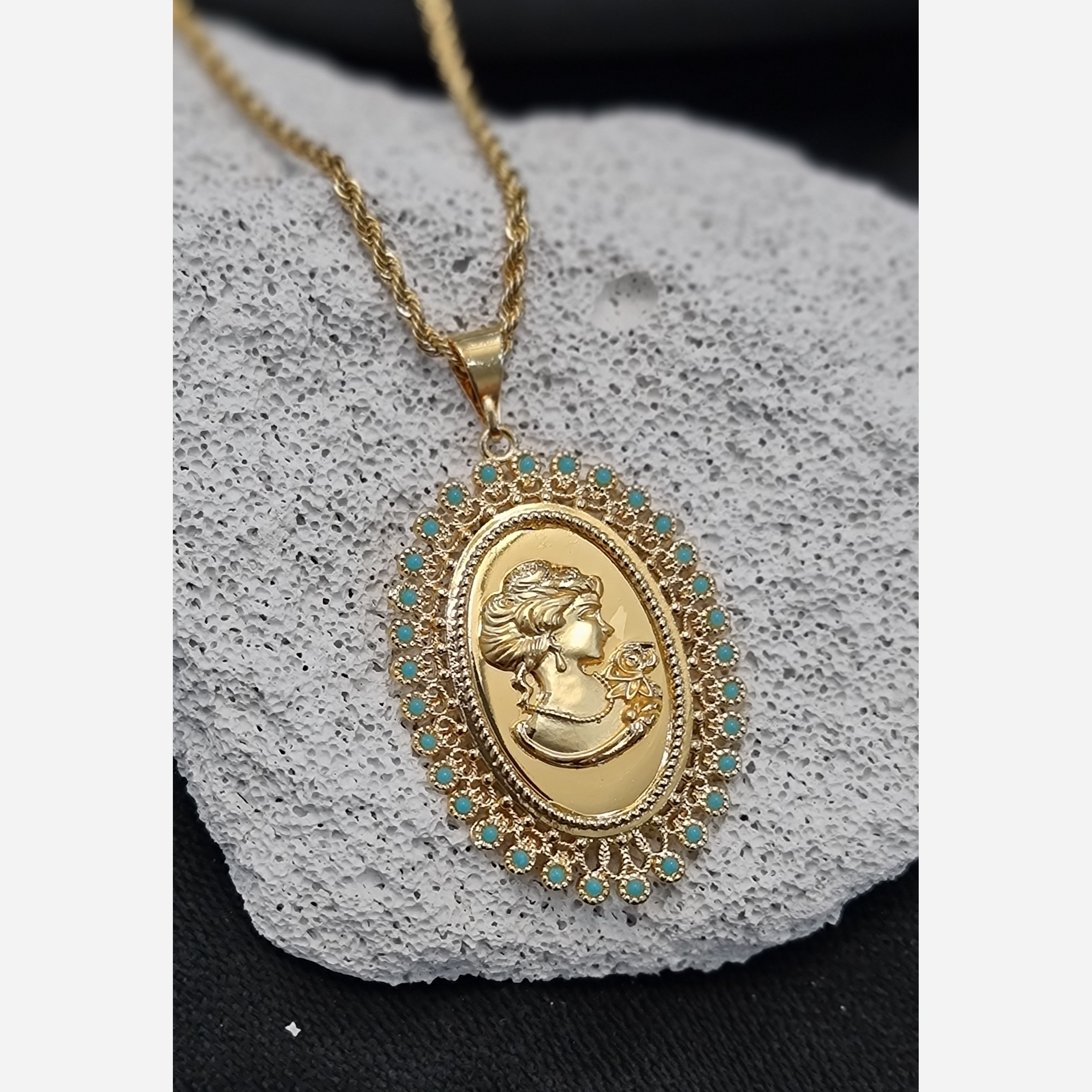 گردنبند اُنس طرح طلا میناکاری