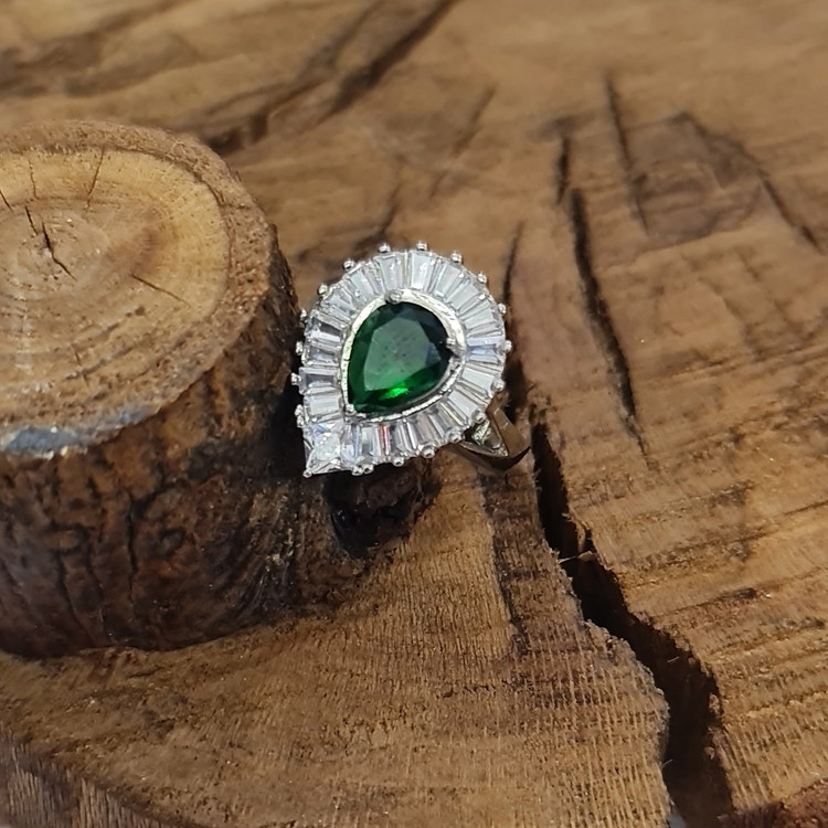 انگشتر نگین باگت زنانه،انگشتر زنانه طرح نقره،انگشتر طرح نقره زنانه نگین باگت