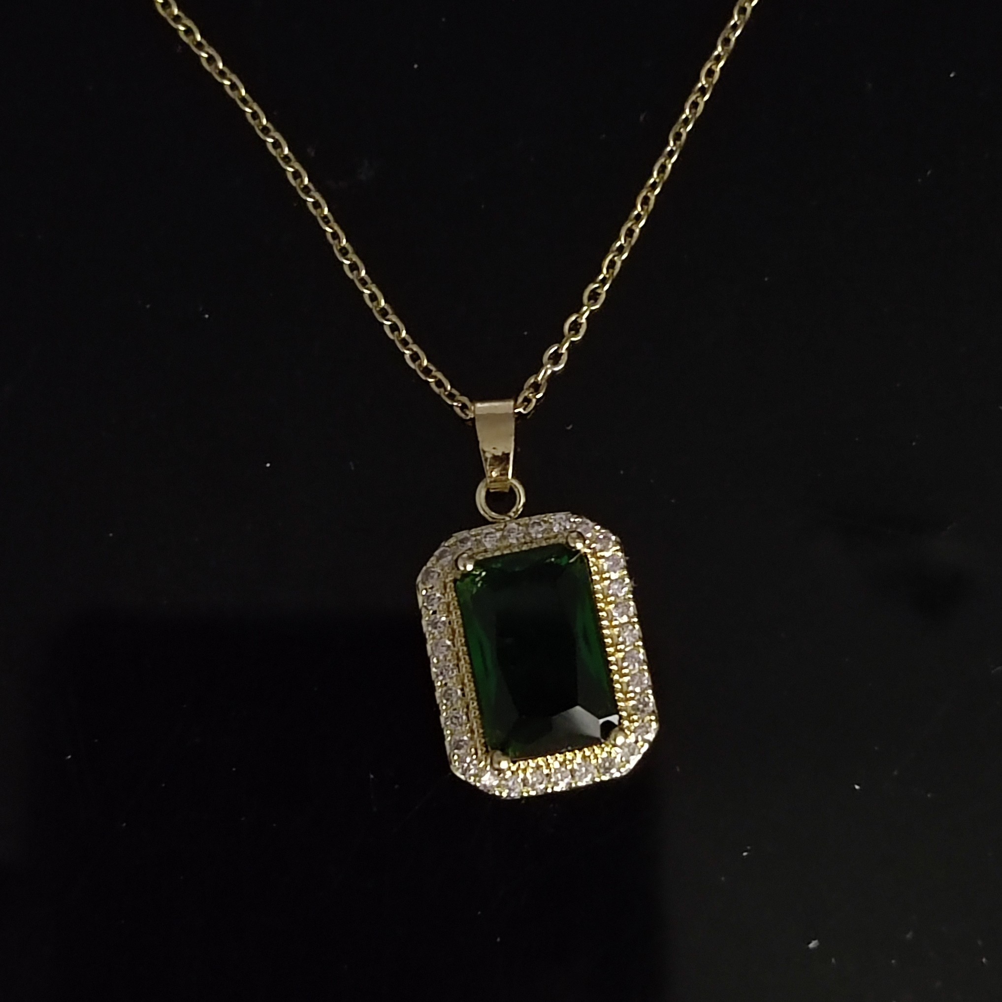گردنبند زمردی استیل