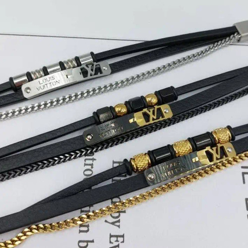 دستبند مردانه و پسرانه چرم و پلاک استیل لویی ویتون lv سه لاین رنگ ثابت کد amp (پس کرایه)