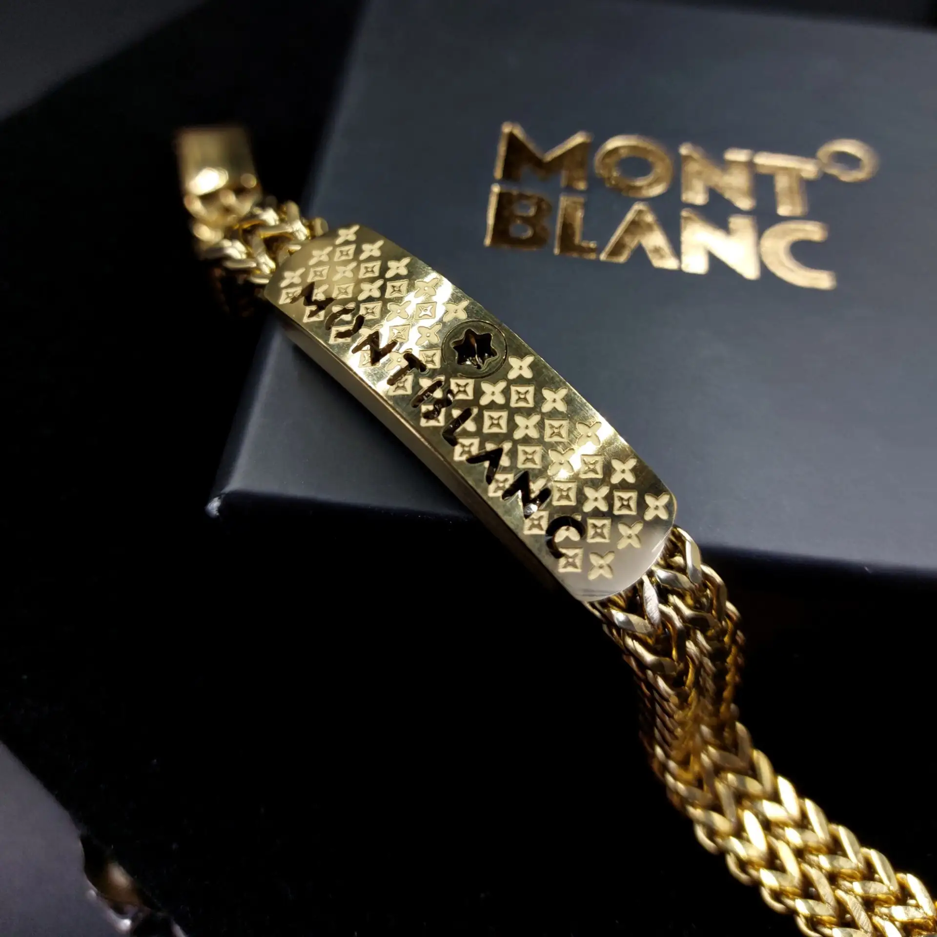 دستبند استیل مردانه پلاک مونت بلانس MONT BLANCE زنجیر چهار وجهی دولاین رنگ ثابت کد amp (پس کرایه)