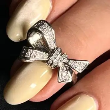 انگشتر زنانه و دخترانه جواهری طرح پاپیون نگینی آب نقره ضد حساسیت رنگ ثابت فری سایز کد atk (پس کرایه)