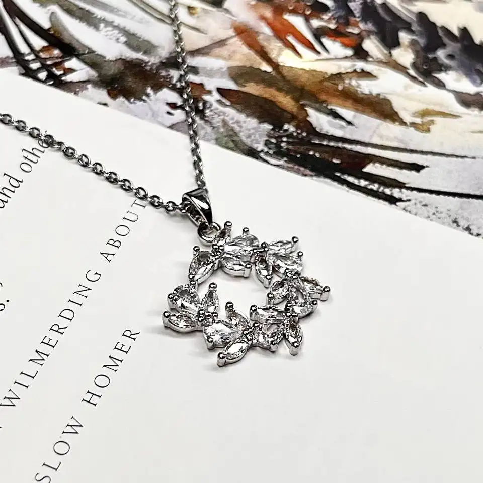 گردنبند و آویز زنانه جواهری طرح نگین کاری رنگ نقره ای ضد حساسیت رنگ کاملا ثابت کد atk (پس کرایه)
