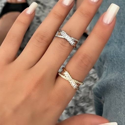 انگشتر زنانه مینیمال کلاسیک فری سایز freesize رنگ ثابت با کیفیت بالا کد zmc (پس کرایه)