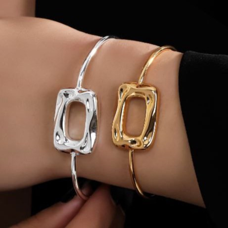 دستبند بنگل زنانه استیل طرح گره رنگ ثابت با کیفیت بالا کد zmp (پس کرایه)