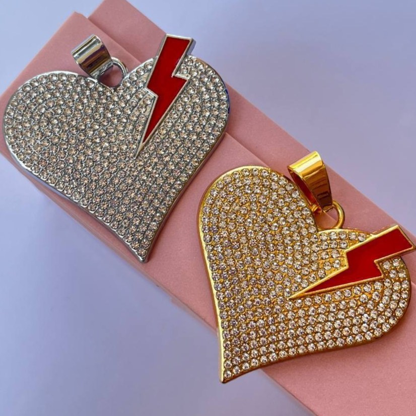 گردنبند پلاک فول نگین کاری شده طرح قلب لایه رنگ ثابت با کیفیت بالا کد zel (پس کرایه)