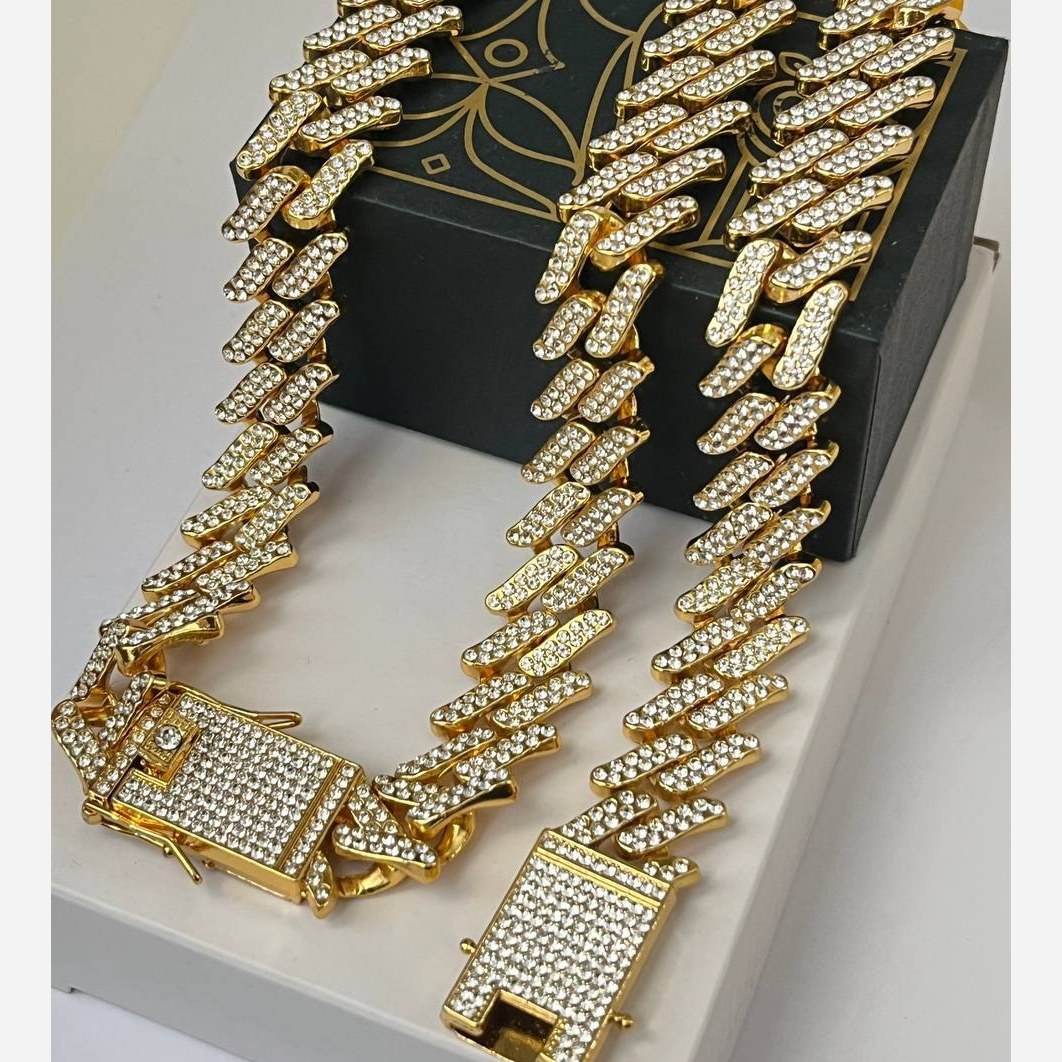 دستبند و گردنبند زنانه طرح کارتیر Cartier فول نگین کاری شده رنگ ثابت با کیفیت بالا کد zel (پس کرایه)