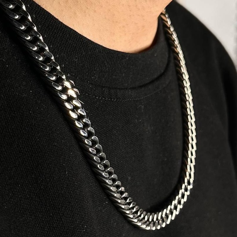 گردنبند مردانه طرح کارتیه Cartier سیاه قلم جنس استیل عیار 316 رنگ کاملا ثابت کد ztk (پس کرایه)
