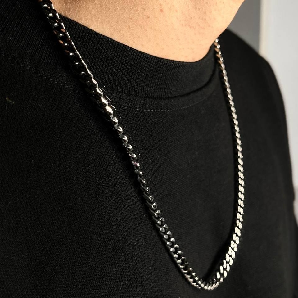 گردنبند مردانه مدل کارتیه Cartier سیاه قلم جنس استیل عیار 316 رنگ کاملا ثابت کد ztk (پس کرایه)
