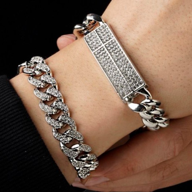 دستبند اسپرت طرح کارتیر Cartier نگین کاری شده کاملا ثابت کد zsm (پس کرایه)
