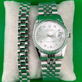 ساعت و دستبند رولکس Rolex مردانه استیل، تاریخ دار و دارای عقربه دید در شب رنگ ثابت کد zki (پس کرایه)