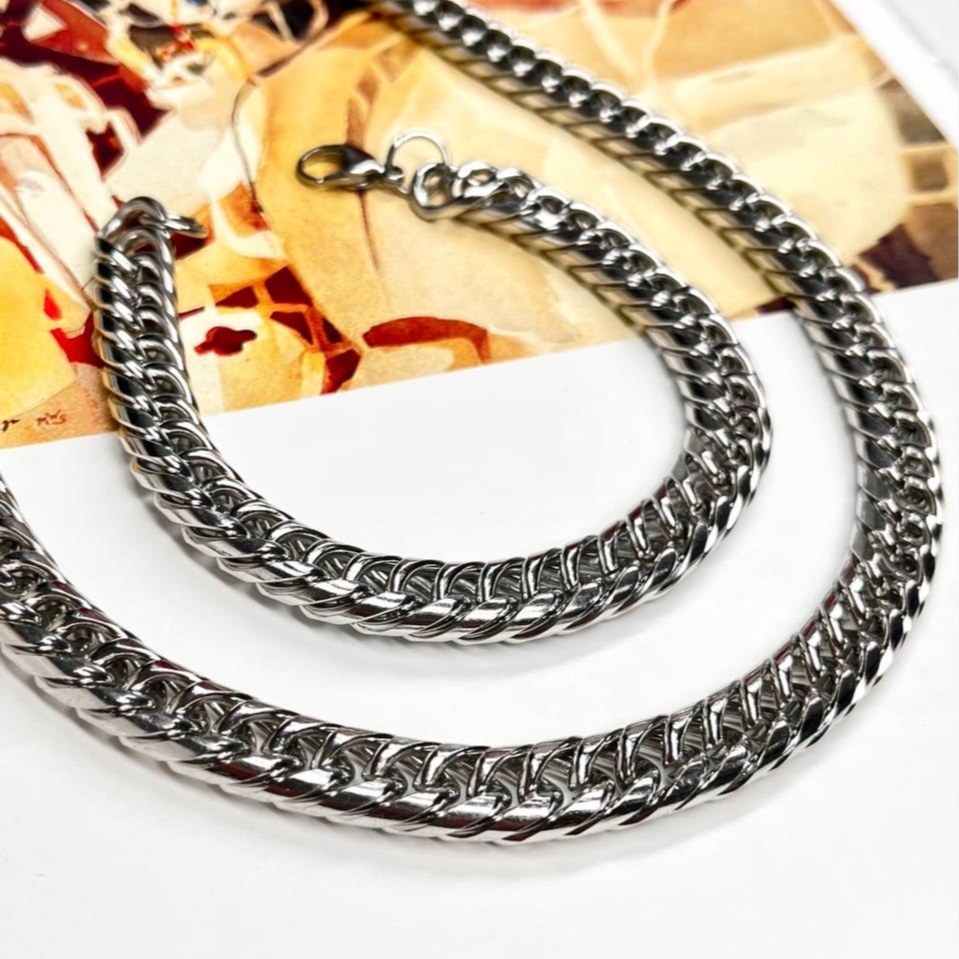 ست گردنبند و دستبند مردانه مدل کارتیر Cartier جنس استیل عیار 316 رنگ کاملا ثابت کد ztk (پس کرایه)
