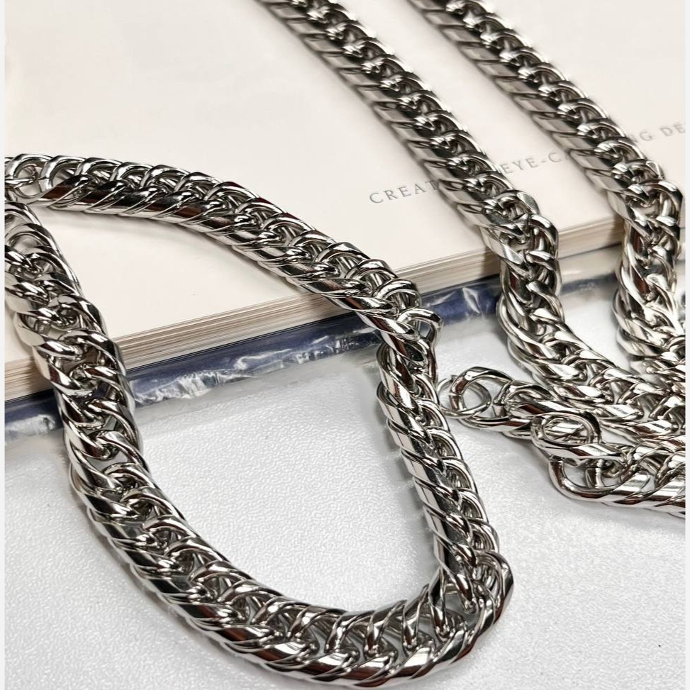 ست گردنبند و دستبند مردانه مدل کارتیر Cartier جنس استیل عیار 316 رنگ کاملا ثابت کد ztk (پس کرایه)
