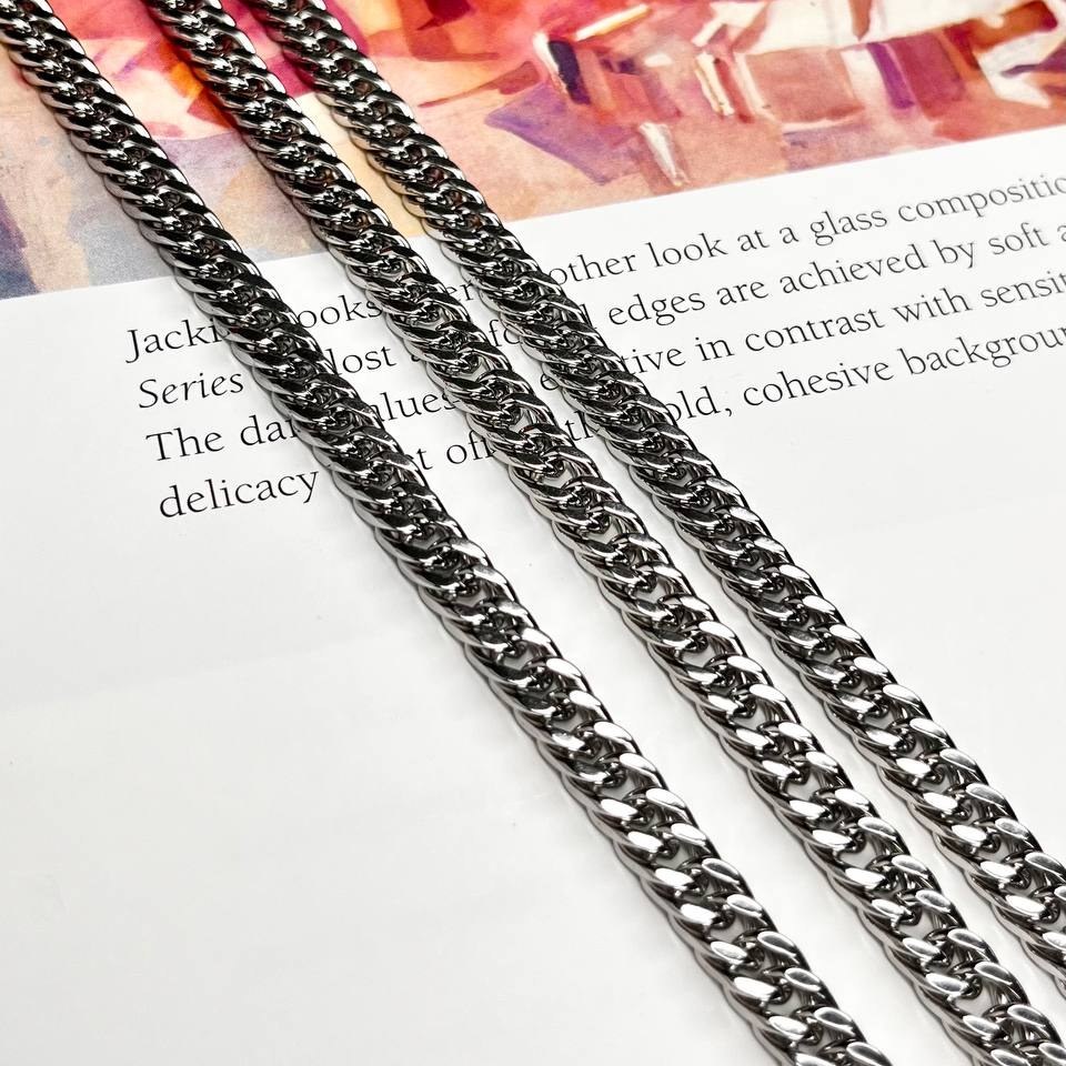 ست گردنبند و دستبند مردانه طرح کارتیر Cartier جنس استیل عیار 316 رنگ کاملا ثابت کد ztk (پس کرایه)