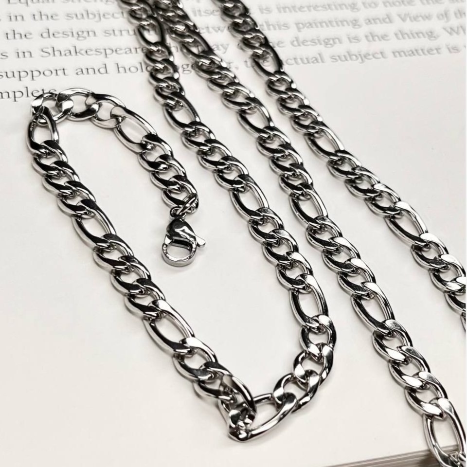 ست گردنبند و دستبند مردانه طرح کارتیر Cartier جنس استیل عیار 316 رنگ کاملا ثابت کد ztk (پس کرایه)