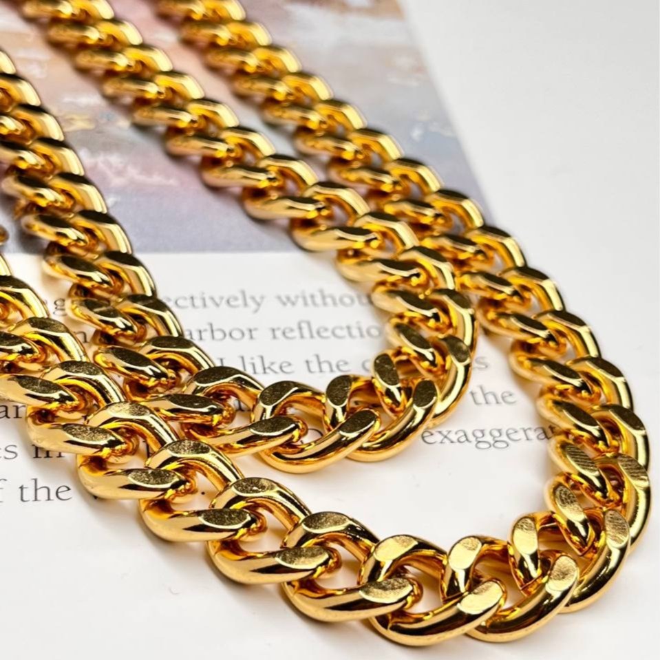 گردنبند مردانه مدل کارتیه Cartier جنس استیل عیار 316 رنگ کاملا ثابت کد ztk (پس کرایه)