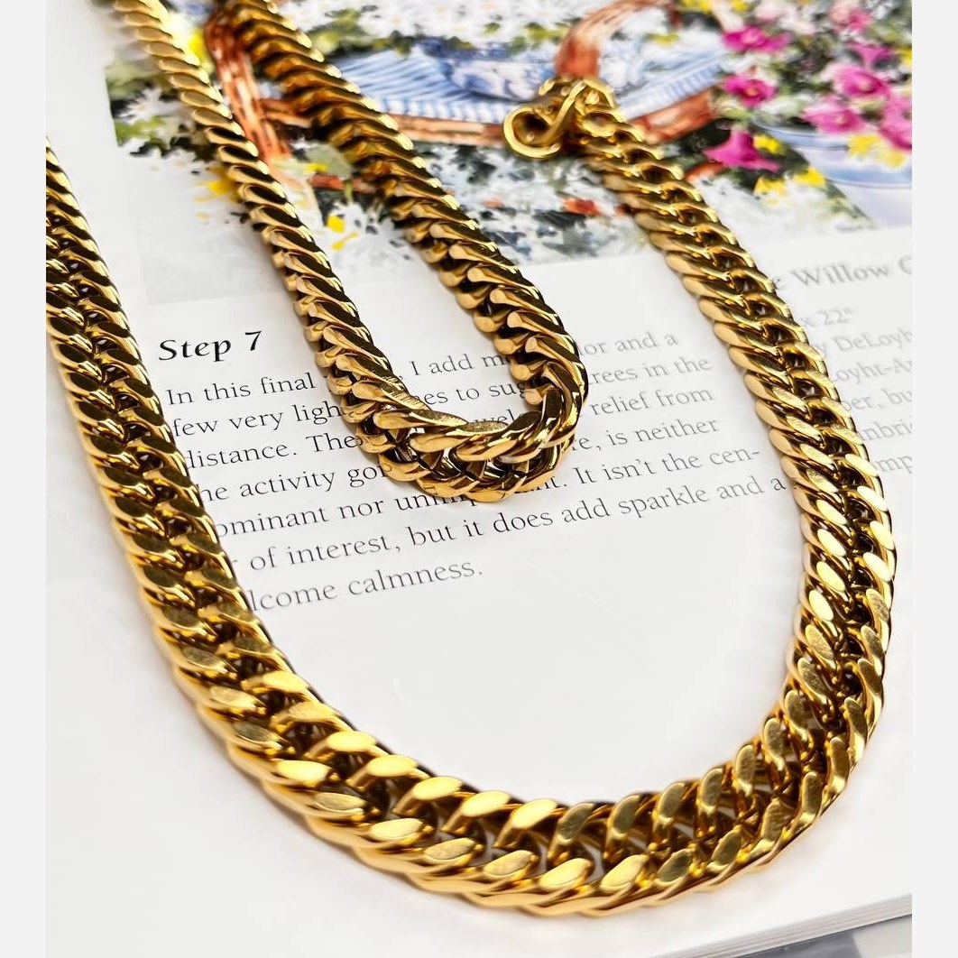 گردنبند مردانه مدل کارتیه Cartier جنس استیل عیار 316 رنگ ثابت کد ztk (پس کرایه)