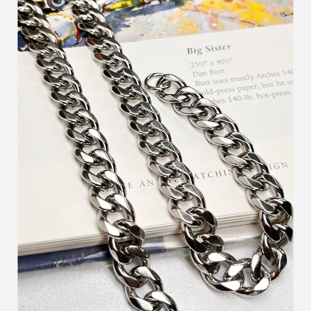 گردنبند مردانه مدل کارتیه Cartier جنس استیل عیار 316 رنگ ثابت کد ztk (پس کرایه)