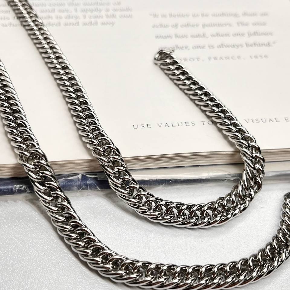 گردنبند مردانه طرح کارتیه Cartier جنس استیل عیار 316 رنگ ثابت کد ztk (پس کرایه)