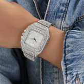 ساعت مچی زنانه کارتیه Cartier قفل پروانه ای فول نگین تقویم دار رنگ ثابت کد zmp (پس کرایه)