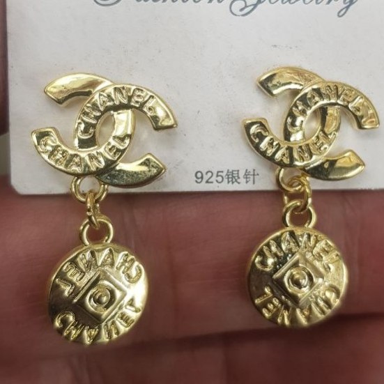 گوشواره طرح شنل Chanel آویز بلند تنوع طرح رنگ کاملا ثابت کد bn (پس کرایه)