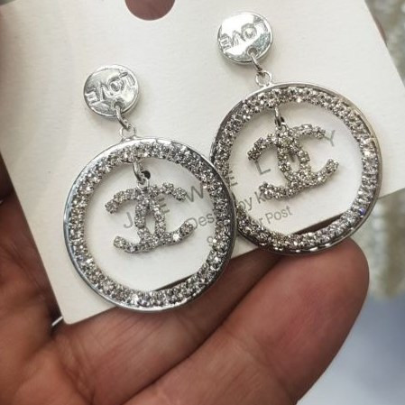 گوشواره طرح شنل Chanel آویز بلند تنوع طرح رنگ کاملا ثابت کد bn (پس کرایه)