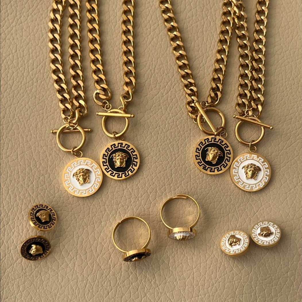 نیم ست گردنبند و انگشتر و گوشواره زنانه طرح ورساچ Versace رنگ کاملا ثابت کد tj (پس کرایه)