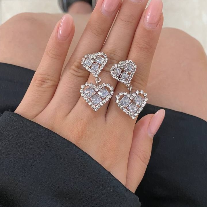 گوشواره زنانه طرح بال فرشته نگین و مروارید تنوع طرح رنگ کاملا ثابت کد tj (پس کرایه)