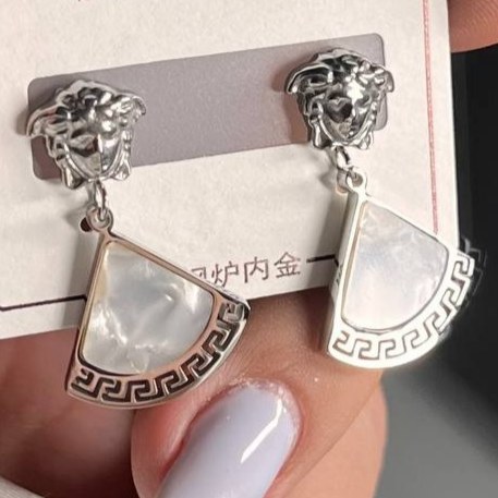 گوشواره استیل زنانه طرح ورساچ Versace رنگ ثابت کد tk (پس کرایه)