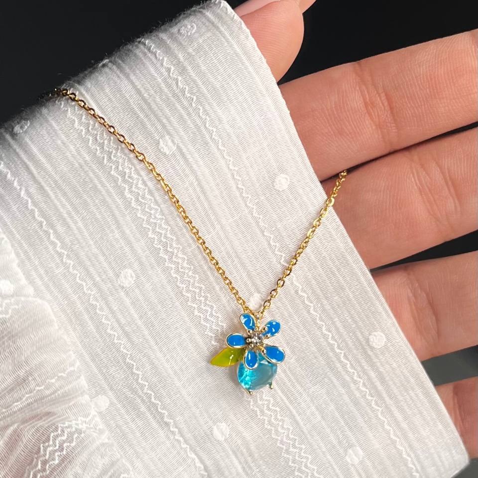 گردنبند و آویز پلاک طرح جواهری زنانه طرح گل نگین و برگ سبز تنوع طرح رنگ ثابت کد tk (پس کرایه)