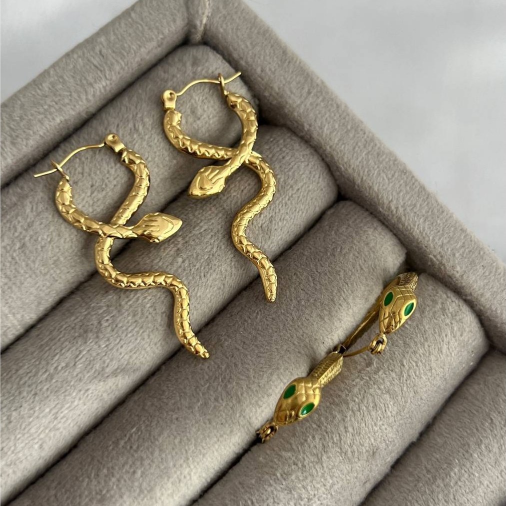 گوشواره استیل زنانه طرح مار چشم سبز تنوع طرح رنگ ثابت کد tj (پس کرایه)