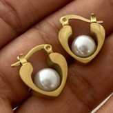 گوشواره استیل زنانه طرح وسط مروارید تنوع طرح رنگ ثابت و ضد حساسیت کد tj (پس کرایه)